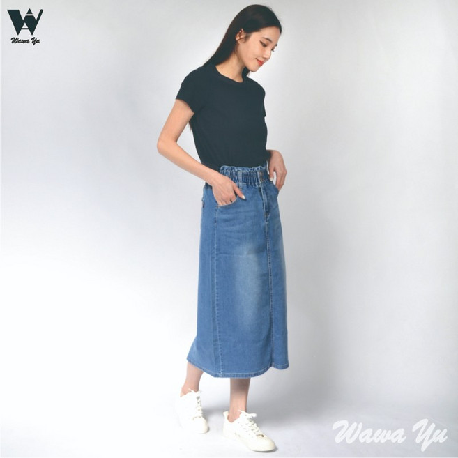 Wawa Yu 牛仔裙-牛仔鬆緊雙扣刷色後開衩顯瘦長裙-中藍色