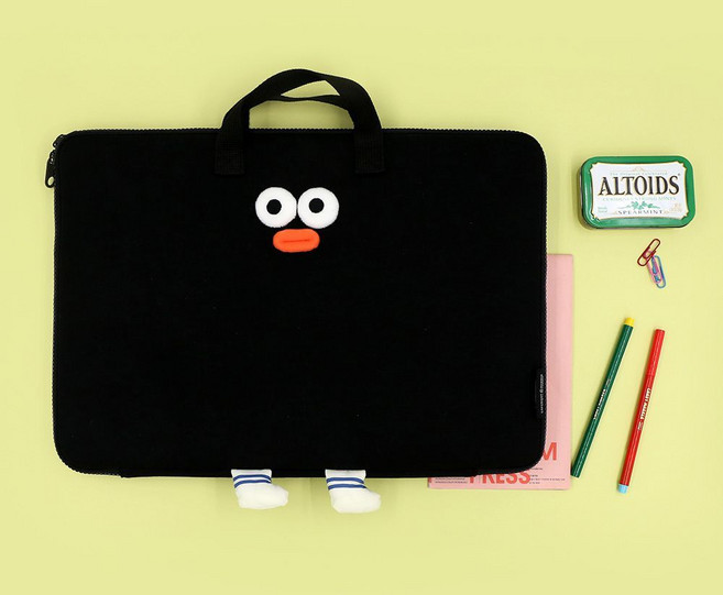 로마네 Brunch Brother 폼폼 와이드 15형 노트북 파우치, 1개, 블랙