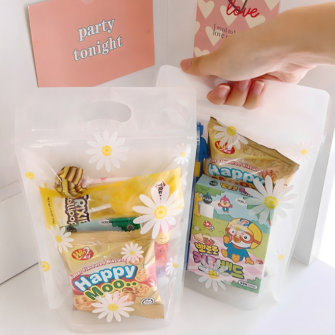 귀여운 디자인 손잡이 지퍼백 세트 유치원 어린이집 생일 선물 포장 봉투 간식 답례품 단체 구디백 비닐 포장지, 50장, 01 데이지