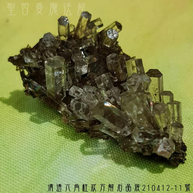 清透六角柱狀方解石晶簇210412-11號 福建 黑光蓮花