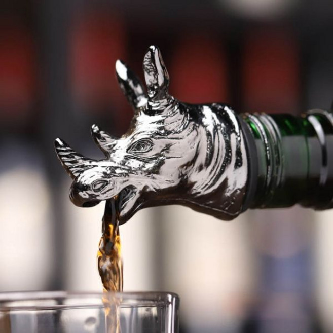 예거 위스키 푸어러 브리딩 아연 코뿔소 사자 표범 영양 머리 스토퍼 음료 바 나이트 클럽, 1개