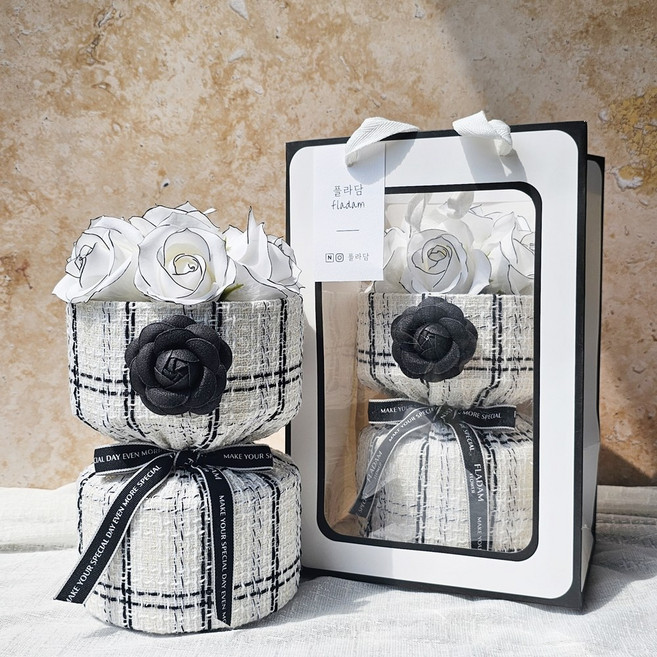 [플라담] 명품 트위드 여자친구 생일 선물 조화 비누 꽃다발 + 윈도우 쇼핑백 구성, 블랙, 11송이, 1개