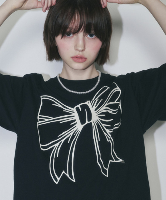 RONRON BIG RIBBON LINE T 셔츠 블랙 CREAM