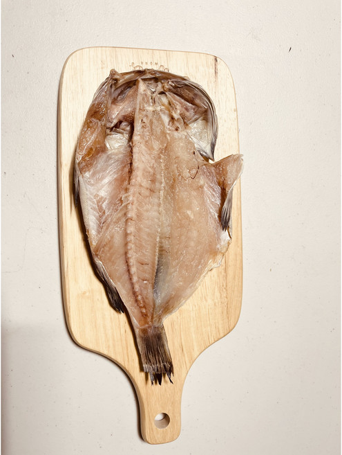 전남고흥에서 작업해서 해풍으로 말린 깨끗하고 신선한 반건조 큰능성어6미 반찬용 선물용, 1개