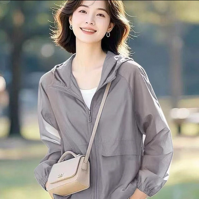 오스틱니 중년 여성 경량 후드 바람막이점퍼 여름 자켓 햇빛 차단 옷 아웃도어 통기성 얇은 잠바, 그레이