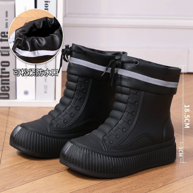 女款防水雨靴，靴筒高18.5公分，奶茶白