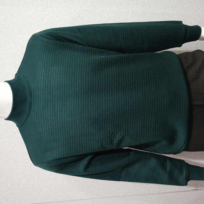 (이월 초특가 70%) 남성 크로커다일 겨울 겉면은 깔끔한 니트조직으로 안쪽은 융 소재를 본딩하여 보온성과 착용감 좋은 미니멀 하프넥 캐주얼 니트 티셔츠