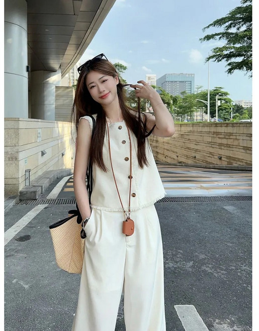 BLACK K7 여자 화이트 캐주얼 상하의 세트 라운드넥 민소매 티셔츠 + 루즈핏 밴딩 와이드 팬츠 투피스 바캉스룩 하객룩