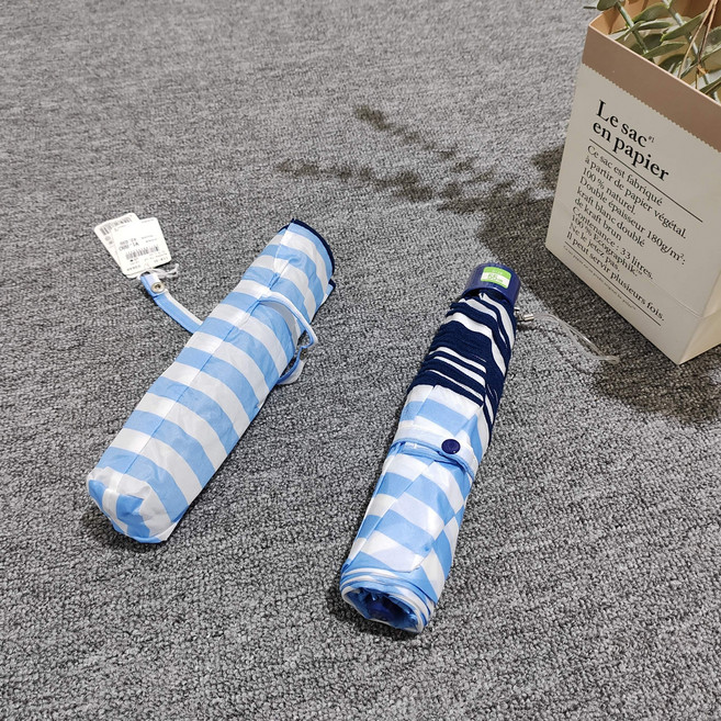 초경량 70g 3 일 블루 신선한 줄무늬 학생 휴대용 아름다운 품질 양산 우산 유행 접이식 비 우산