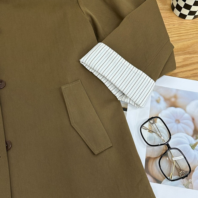 B & & say hello. 拼接翻領袖口細直條紋排釦風衣外套 附腰帶 長版英倫風大衣 米色 綠咖色