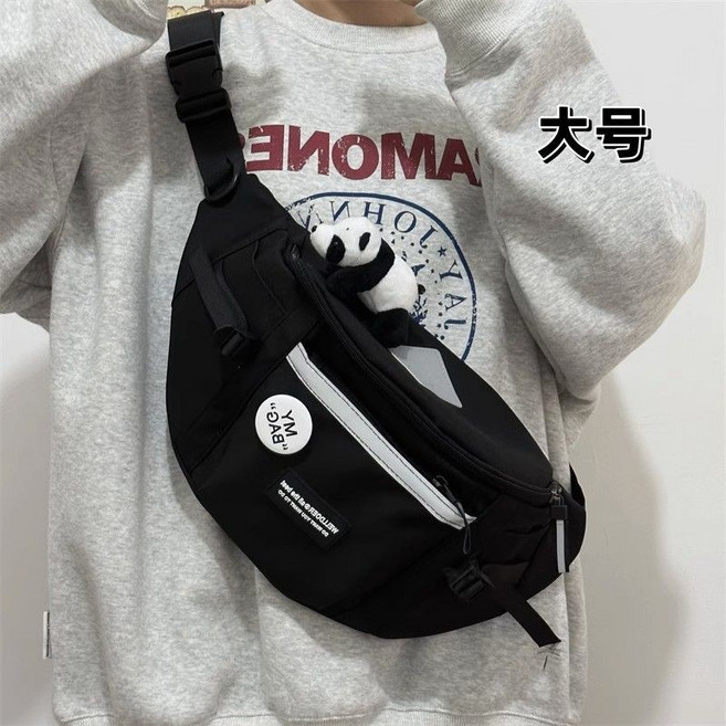 旅行大師 工裝風運動風男女斜挎胸包, 黑色, 加熊貓掛件