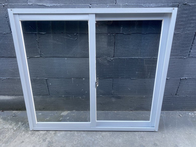 미닫이창 환기창 투명 창문 컨테이너 화이트 프레임 창