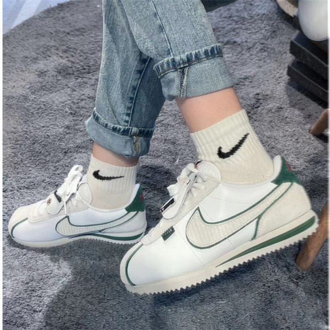 나이키 코르테즈 올 페탈 유나이티드 화이트 퍼