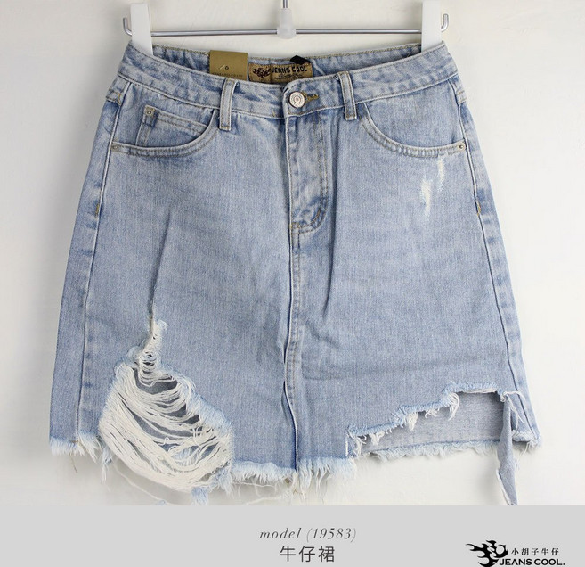小胡子牛仔 JEANS COOL 淺藍破損牛仔小A裙 斜釦造型 不規則毛邊下擺