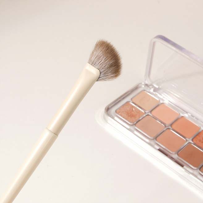 백송 소프트 음영 사선 쉐딩 브러쉬 페이스 콧대 입체 윤곽 컨투어링 메이크업, 1개, 아이보리