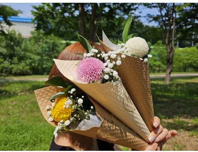 유스풀몰 망고(노랑) 아이스크림 꽃다발 상품 생화 꽃다발 택배 꽃배달 싼곳, 빨강 카네 아이스크림 꽃다발, 1개