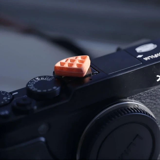귀여운 비스킷 디자인의 라이카 Q2 후지 X100V X-T5 소니 ZV-1 캐논 EOS R5 카메라용 범용 핫슈 커버 액세, 02 B