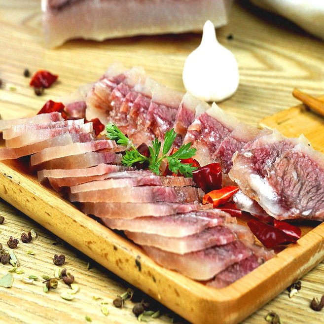 (배터짐) 삶은 한우머리(세절)1kg 소머리 고기 우설 소사골 도가니 소갈비 우족 스지 소사태 (일요일&당일발송), 1개