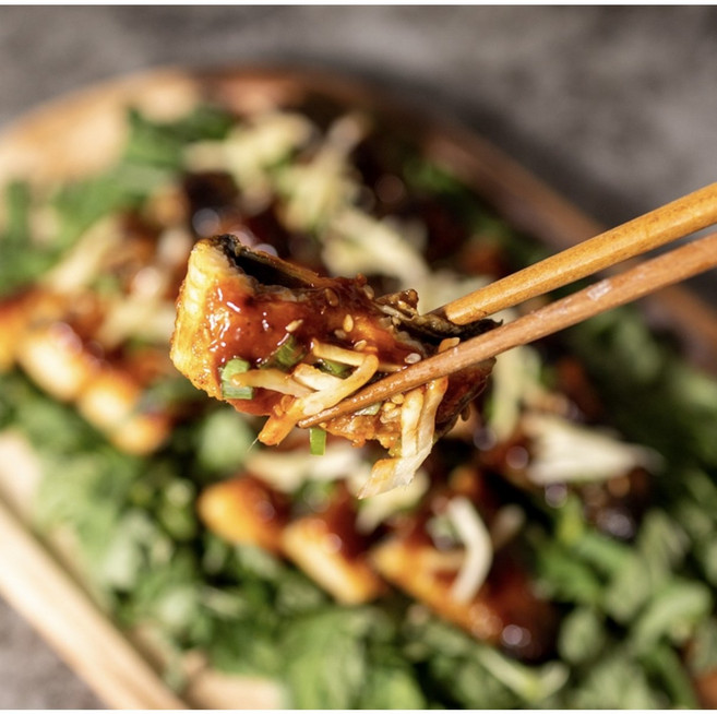 으뜸수산 국내산 풍천 민물장어1kg(700 g내외) +소스2 생강1, 1개, 초벌