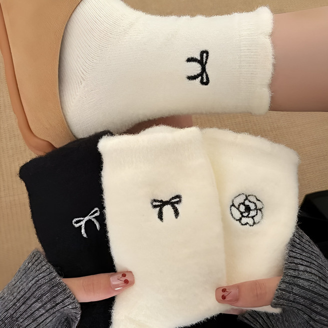 어반살림 따뜻한 여성 겨울 미니 자수 앙고라 양말 2켤레 세트