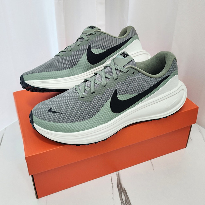 나이키 남성 런닝화 가벼운 워킹화 운동화 레볼루션8 THE HENEM 신발주머니 추가증정