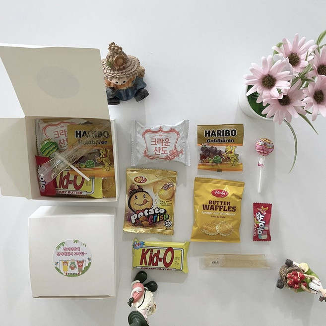 마미자리샵 선물가게 단체 간식 꾸러미 학교 사무실 회사 과자 박스 선물, 1박스, 화이트 매력럭키박스