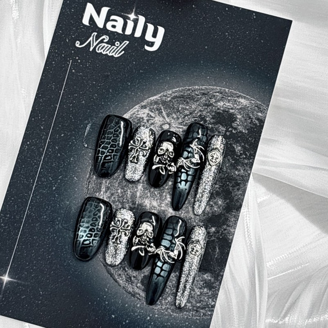 Naily純手工穿戴甲－夜幕骷髏（長橢圓M碼）, 1個