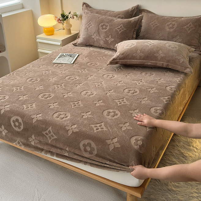 심플한 밀크 벨벳 침대 커버 단품 코랄 벨벳 침대 시트 커버 기모 처리된 두꺼운 매트리스 보호 커버