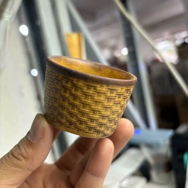 紫檀木手工雕刻蠶蛹手把件, 如圖所示, 1個
