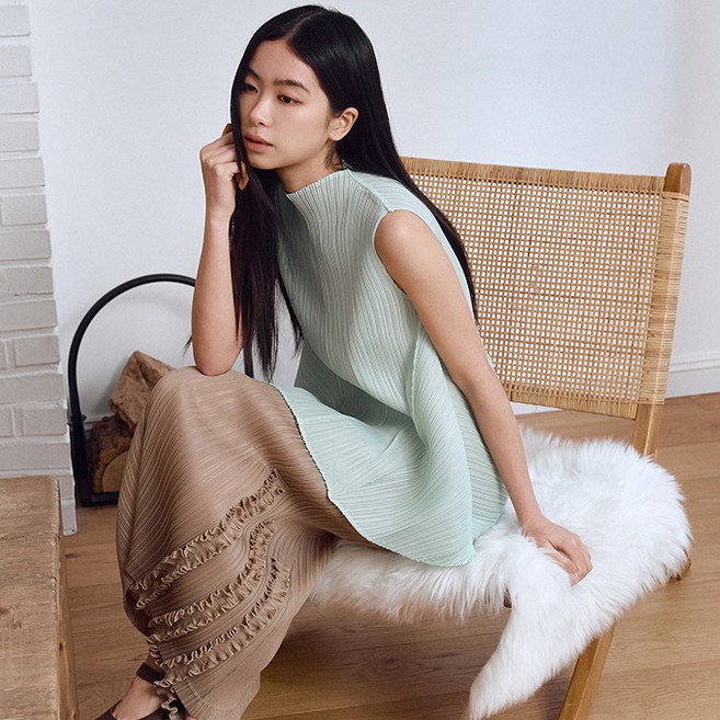 피네플리츠 멜로디 백 슬릿 스커트