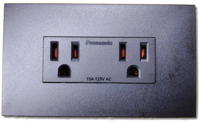 Panasonic 國際牌 絞線用 瞬瞬附接地極 雙插座 面板 15A 125V AC, 1個, WNF151236MCW 白