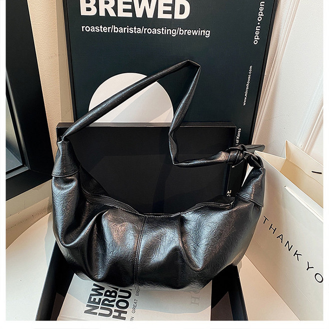 크로스백 2025 심플 대용량 빈티지 소프트 레더 셔링 만두가방 캐주얼 통근 숄더 호보백