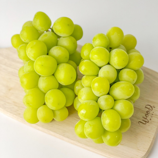 프리미엄 고당도 샤인머스켓, 1개, 2kg 특품 ( 3-4수 내외 )