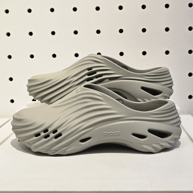 크록스 정품 남녀공용 에코 웨이브 클로그 210521 (그린 그레이 색상) 푹신한 쿠션감과 매력적인 디자인이 포인트! 편안하고 가벼워요