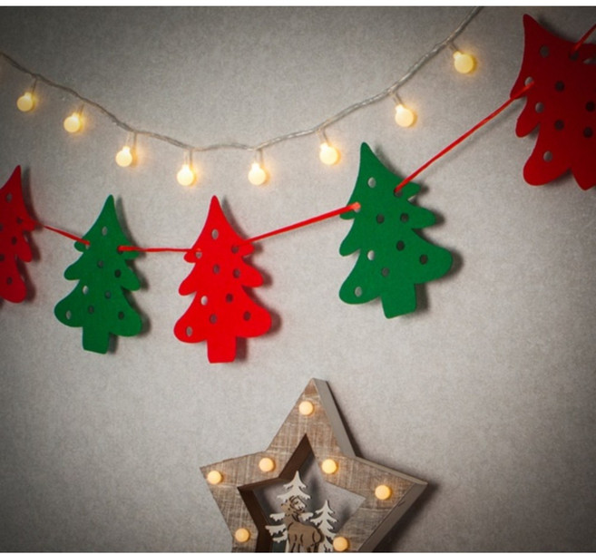 카페 가정집 크리스마스 분위기 예쁜 트리 벽 가랜드 장식 감성 무드 연말