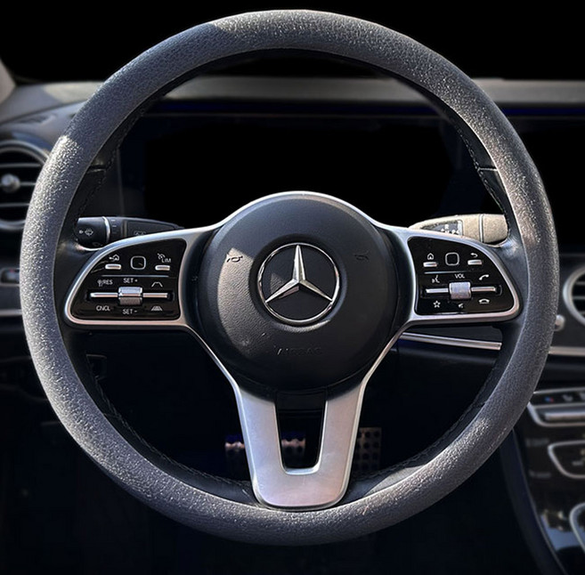 MAA 논슬립 실리콘 자동차 핸들커버 D컷 미끄럼방지 얇은 차량용 스티어링휠 커버 그립감 향상 통풍 사계절용 승용차 SUV 공용 인테리어 보호 커버 운전 편의 자동차 악세사리, 그레이