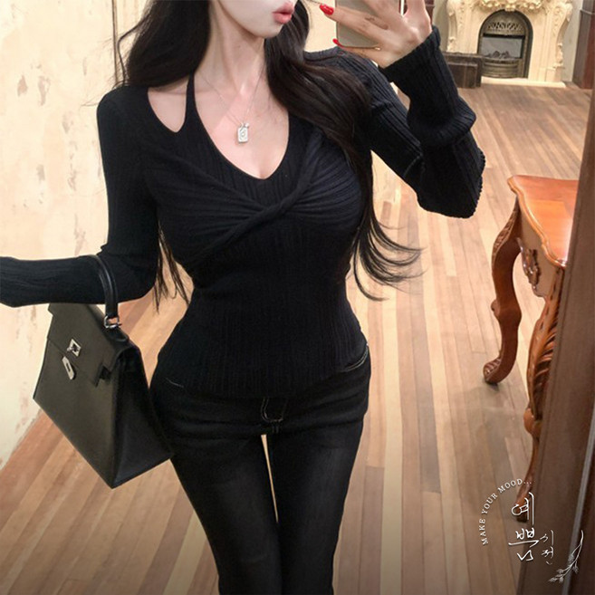 예쁨시전 여리글램 여친룩 꼬임 홀터 트위스트 오프숄더 슬림 니트