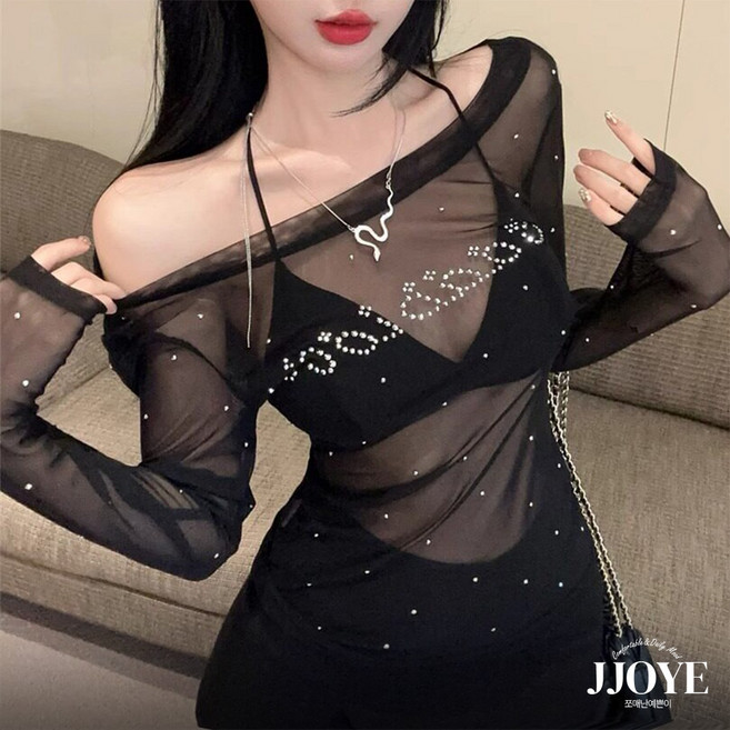 쪼예 오프숄더 시스루 큐빅 레터링 망사 긴팔 티셔츠
