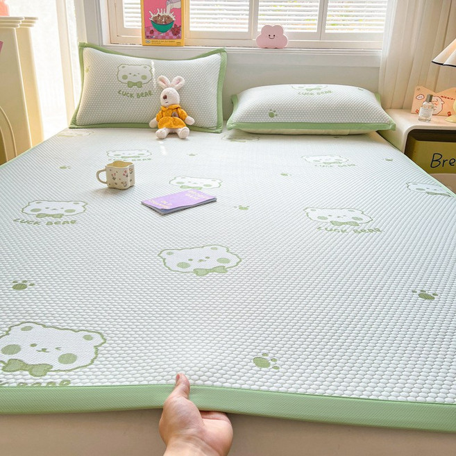 7월 여름 알몸 수면 아이스 두두 냉매트 3종 세트 침대 시트형 아이스 실크 에어컨 부드러운 매트 세탁기 사용 가능 얇은 패드, 150x200cm[단일 매트], LUCK Bear-그린 [타일 스타일--세탁기 사용 가