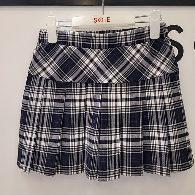 [소이] NC인천점 #24년 여름신상# 속바지가 있는** 네이비 컬러의 체크 플리츠 스커트