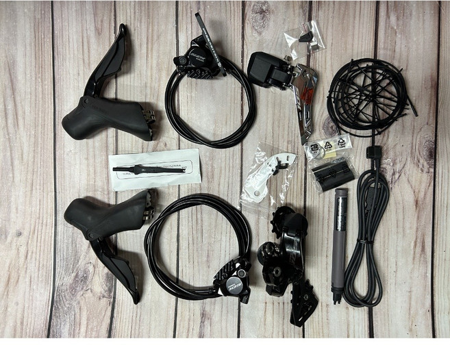 SHIMANO 105 R7170 Di2 12速電子變速油壓碟煞大全套, 1個, 小全套