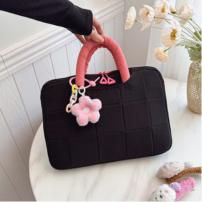 미모랜드 폭신한 사각 퀼팅 핸들 노트북 아이패드 파우치 가방 14인치, 1개, 블랙