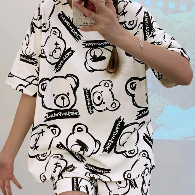 여성 라운드넥 토끼캐릭터 프린트 반팔 반바지 패밀리룩 투피스 파자마 세트입니다