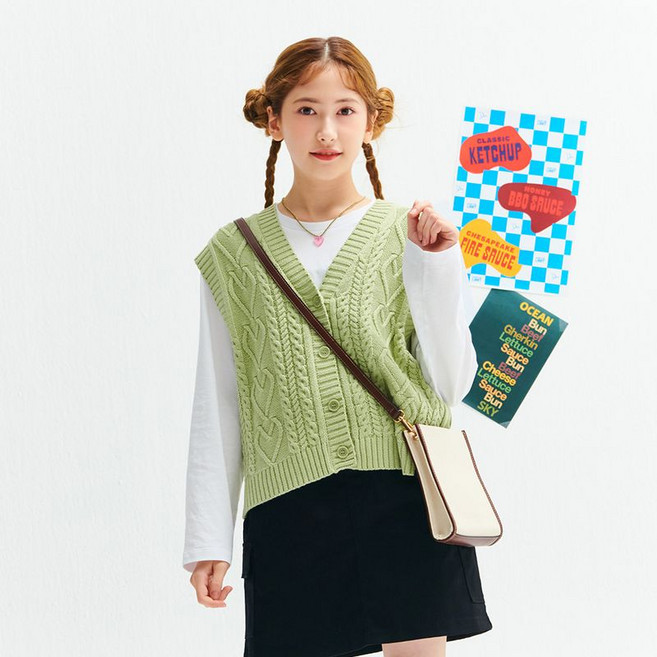 오션스카이 여아 변형 케이블 브이넥 니트 조끼