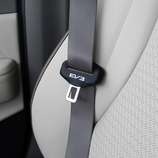 [비브랜드]와이앤유 안전벨트 충격 소음방지 가죽 클립 커버 레터링 포인트 실내 악세사리 용품 EV3 호환, 라이트브라운, 1개