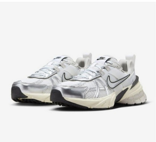 나이키 V2K런 RUN 서밋 화이트 메탈릭 실버