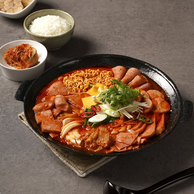[픽맛집] 8종햄폭탄 프리미엄 부대찌개 밀키트 824g(3-4인분)+라면사리 국내산야채, 1세트, 824g