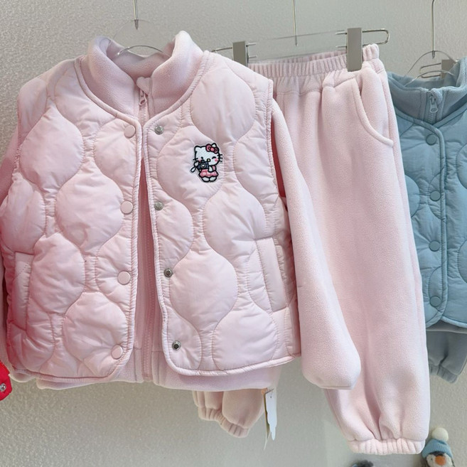 귀여운 여아 헬로키티 가을 겨울 아동 루즈핏 패딩 조끼 보온 기모 맨투맨 긴 바지 스리피스 +준펑이커머스 머리끈