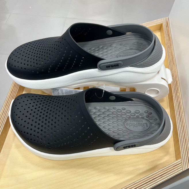 [크록스 정품] 라이트라이드 클로그 (블랙) 204592-05M - NC백화점 불광점