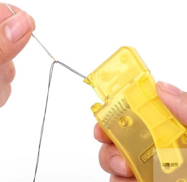 김영마켓 간편 바늘 실끼우개기 실끼우기교구